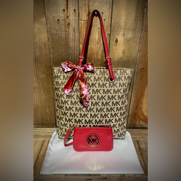 MICHAEL Michael Kors Handbags - Michael Kors Jet Set Tote Bag and Fulton Leather Clutch Wristlet.